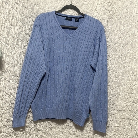 IZOD Other - IZOD MENS CABLE KNIT VNECK BABY BLUE VINTAGE SWEATER SIZE XL